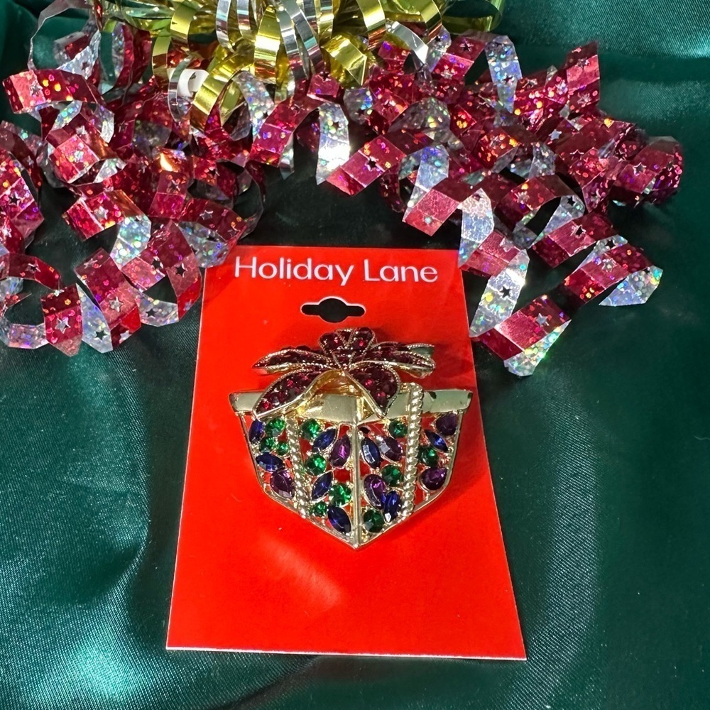 Holiday Lane Jeweled Gift Box Brooch Pin – Multicolor Rhinestones Gold Tone NWT